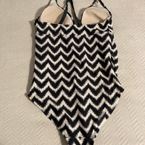 maternity swimsuit by "Liz Lang Maternity - Picture 2 of 4